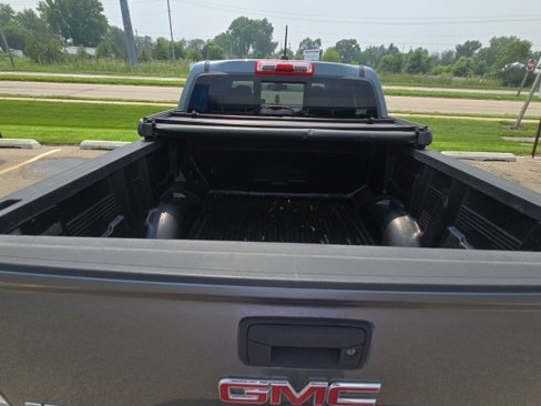 Used 2019 GMC Canyon SLE image 9