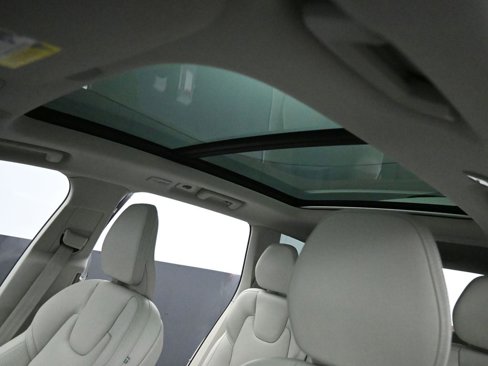Certified 2024 Volvo XC90 B6 Ultimate w/ Protection Package Premier image 28