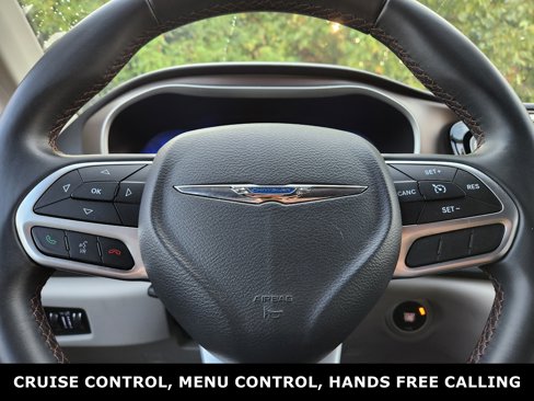 Used 2017 Chrysler Pacifica Touring-L image 8