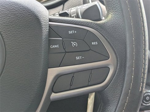 Certified 2019 Jeep Cherokee Latitude w/ Popular Appearance Group image 24