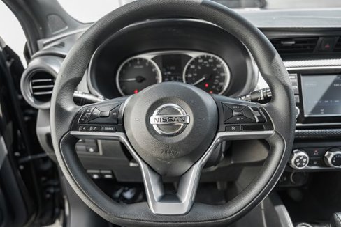 Used 2020 Nissan Kicks S image 29