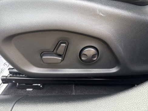 New 2025 Jeep Compass Limited image 16