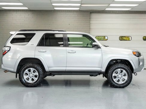 Used 2017 Toyota 4Runner SR5 image 3