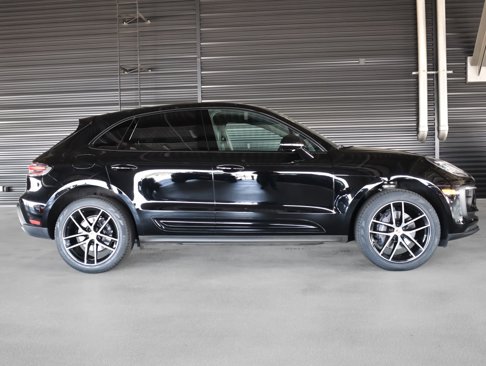 Certified 2023 Porsche Macan image 9