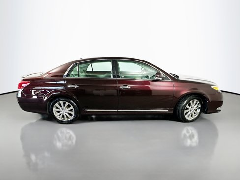 Used 2011 Toyota Avalon Limited image 8