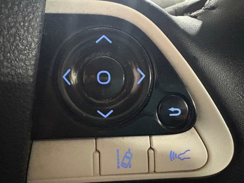 Used 2018 Toyota Prius Three Touring image 14