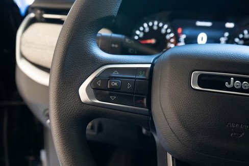 Used 2023 Jeep Compass Sport image 19