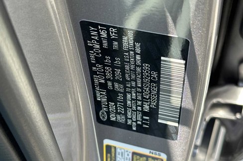Certified 2025 Hyundai Elantra SE image 34