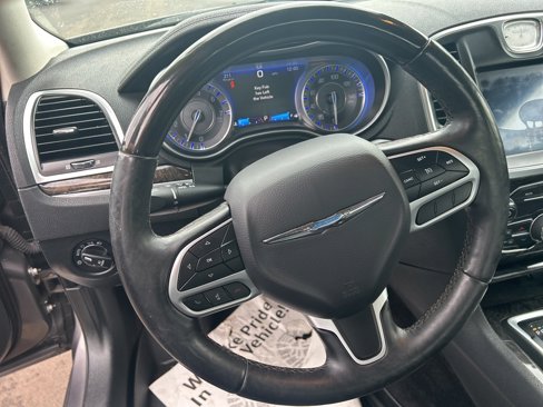 Used 2017 Chrysler 300 C image 22