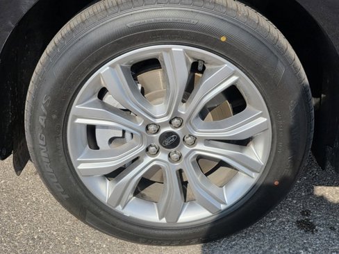 Used 2024 Ford Edge Titanium image 7