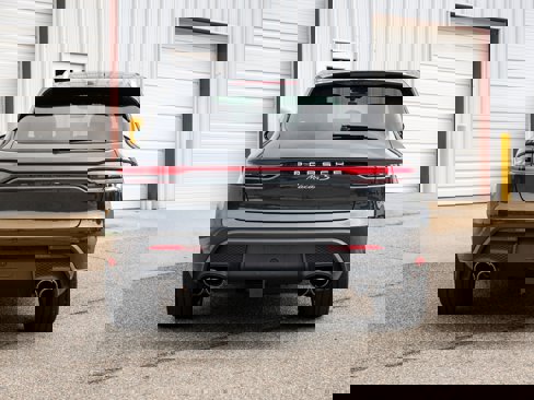 Certified 2024 Porsche Macan S image 6