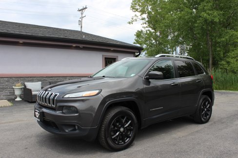 Used 2016 Jeep Cherokee Latitude w/ Comfort/Convenience Group image 11