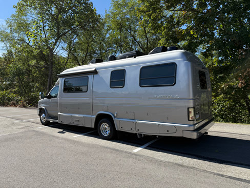 Used 2019 Ford E-450 and Econoline 450 Super Duty w/ Motorhome Prep Package image 12