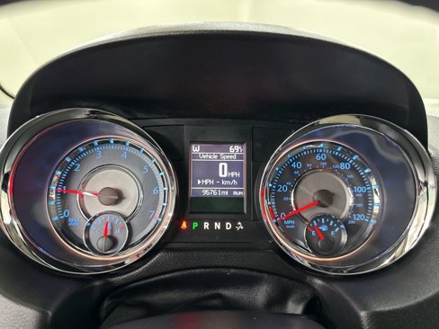 Used 2016 Chrysler Town & Country Touring image 36