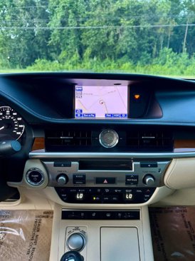 Used 2013 Lexus ES 300h image 16