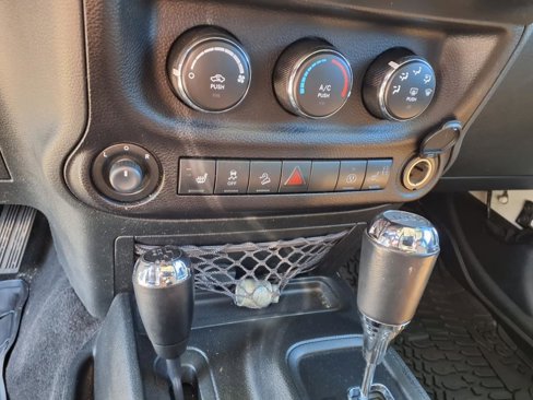 Used 2017 Jeep Wrangler Sahara image 17