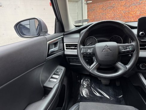 Used 2022 Mitsubishi Outlander SEL Black Edition image 13