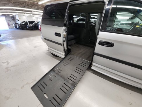 Used 2005 Dodge Grand Caravan SE w/ Popular Equipment Group I image 16