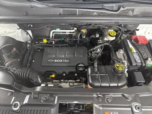 Used 2020 Chevrolet Trax LT w/ LT Convenience Package image 9