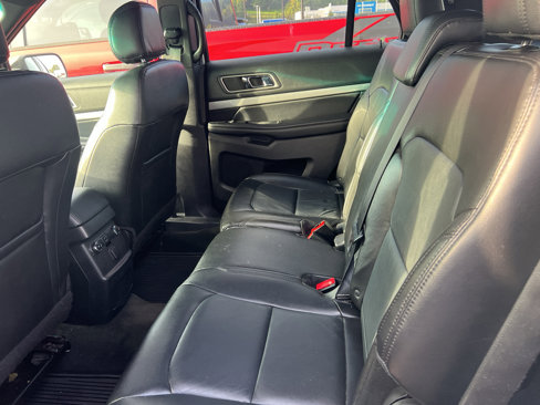 Used 2016 Ford Explorer XLT w/ Equipment Group 202A image 4