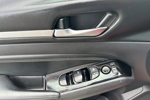 Certified 2021 Nissan Altima 2.5 SV w/ SV Premium Package image 11