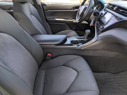 Used 2018 Toyota Camry LE image 11