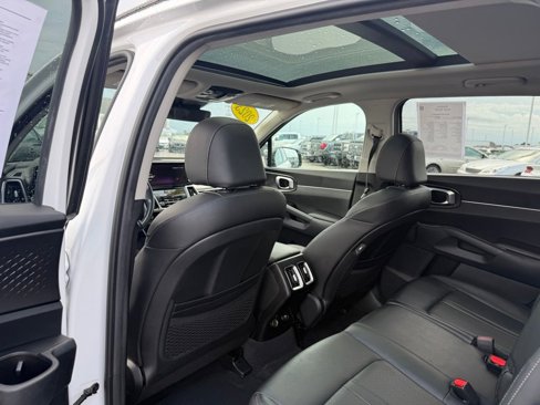 Used 2023 Kia Sorento S w/ Panoramic Sunroof Package image 11