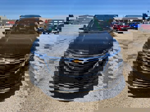 Used 2023 Chevrolet Equinox LT image 2