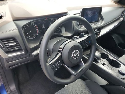 Used 2023 Nissan Rogue SV image 11