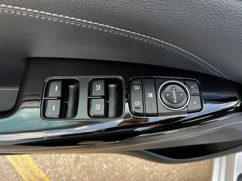 Used 2017 Kia Cadenza Premium image 26