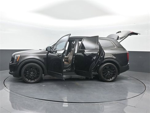 Used 2022 Kia Telluride SX w/ SX Prestige Package image 28