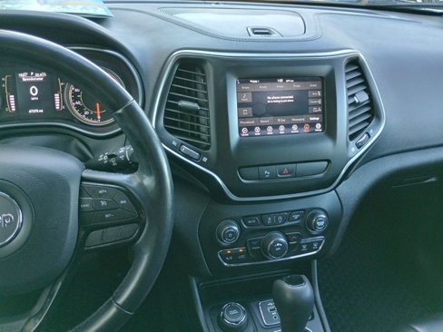 Used 2020 Jeep Cherokee Latitude Plus image 18