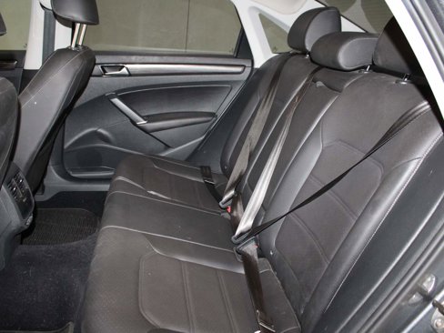 Used 2020 Volkswagen Passat 2.0T R-Line image 15