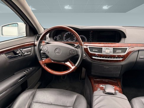 Used 2011 Mercedes-Benz S 550 image 24