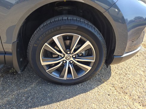 Used 2023 Toyota Venza LE image 9