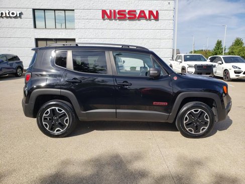 Used 2017 Jeep Renegade Trailhawk w/ Premium Trailhawk Package image 12