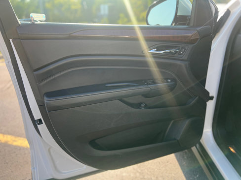Used 2015 Cadillac SRX Luxury image 13