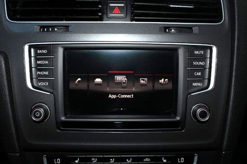 Used 2016 Volkswagen e-Golf SE image 25