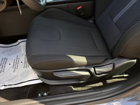 Used 2025 Hyundai Elantra SE w/ Cargo Package image 11