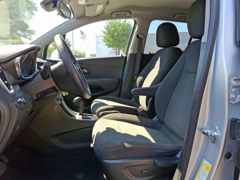 Used 2020 Chevrolet Trax LS w/ Tint and Cruise Package image 10