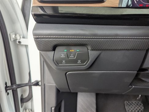 Used 2024 Volkswagen Atlas SE image 19