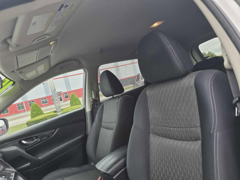 Used 2017 Nissan Rogue SV image 10