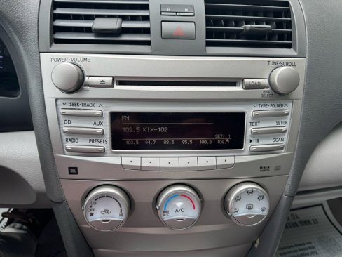 Used 2010 Toyota Camry LE image 31