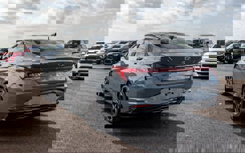 Used 2023 Hyundai Elantra Limited image 3