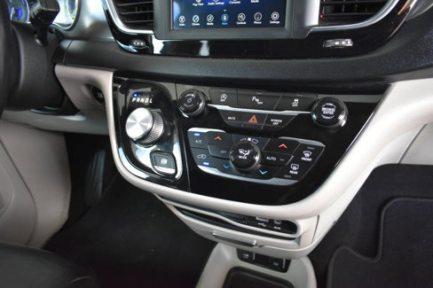 Used 2020 Chrysler Pacifica Touring-L image 25