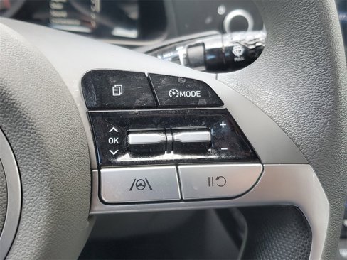 Used 2022 Hyundai Elantra SEL image 17
