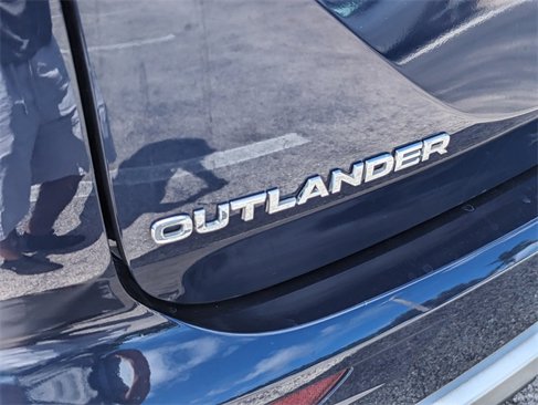 Used 2022 Mitsubishi Outlander SE image 11