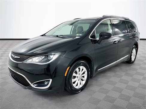 Used 2018 Chrysler Pacifica Touring-L w/ Advanced Safetytec Group image 3