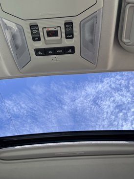 Used 2020 Toyota RAV4 XLE Premium image 28
