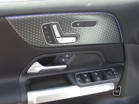 New 2025 Mercedes-Benz GLB 250 4MATIC image 13